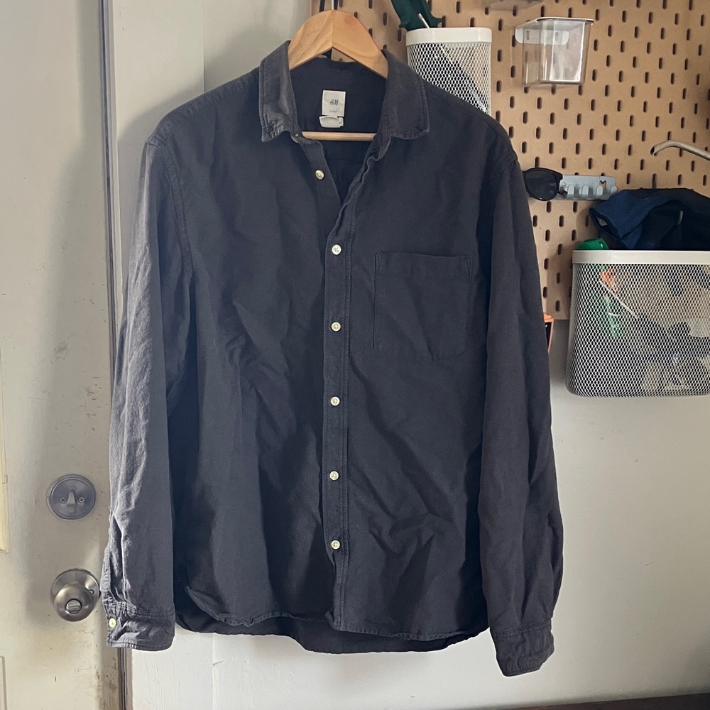 100% cotton men’s grey button up.